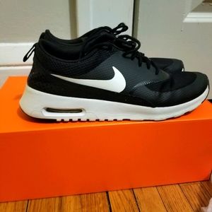 Nike Max Thea
